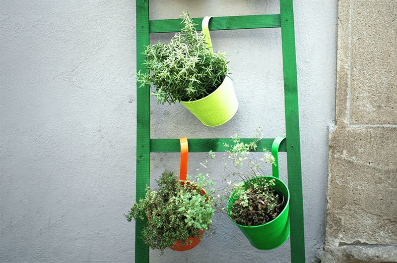 kaw valley creative ideas outdoor plant containers hanging baskets homemade ladder.png